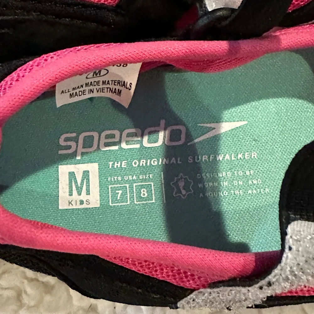 Speedo‎ Mary Jane Water Shoes Black with pink trim medium (7-8) NWT